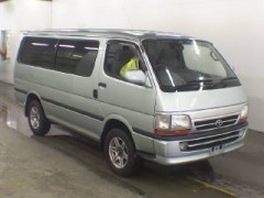    TOYOTA HIACE VAN