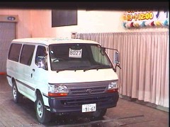    TOYOTA HIACE VAN