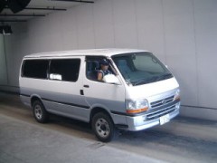    TOYOTA HIACE VAN