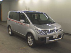    MITSUBISHI DELICA D 5