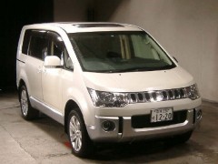    MITSUBISHI DELICA D 5