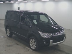    MITSUBISHI DELICA D 5