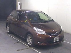    TOYOTA VITZ